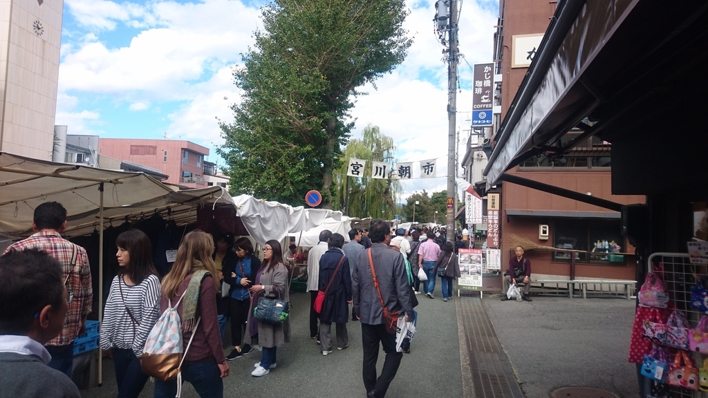 高山市「宮川朝市」