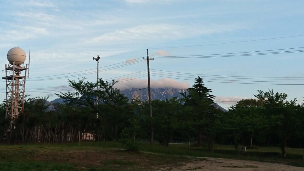 「夕陽の丘神田 山香荘」からの大山